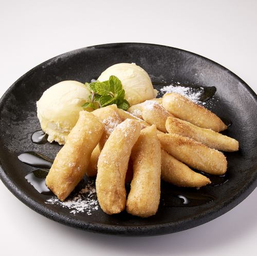 アツアツ揚げフォカッチャのバニラアイス添え