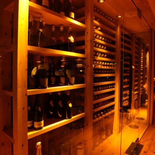 The wine cellar at the entrance welcomes you.This is a Beringer wine specialty store from Japan.
