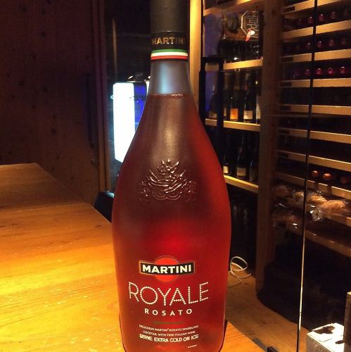 Martini Bellini Bottle / 2783 yen (tax included)