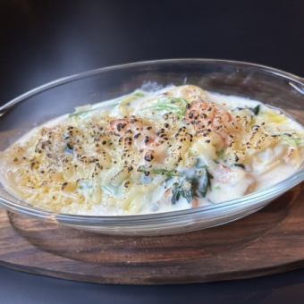 【冬季限定義麵】鮭魚菠菜義大利麵(含湯和沙拉)