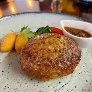 自家製ジューシーハンバーグ（デミグラスソースor和風ステーキソース）