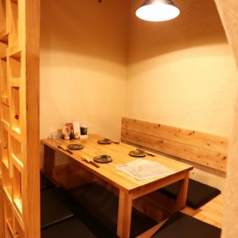 個 Private Kotatsu Private Room ご This 4 seats room can be separated by curtains, so you can enjoy a private space.