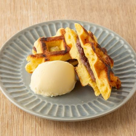 北海道産あずきの粒あんワッフルサンド