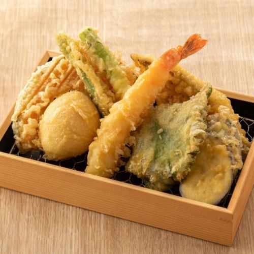 お得な天ぷら7種盛り合わせ