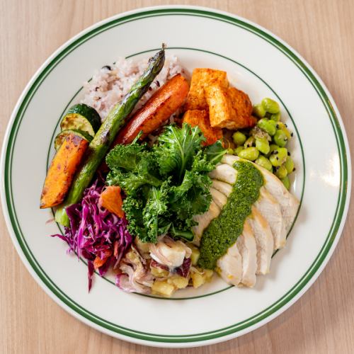 [The concentrated flavor of the ingredients] A luxurious deli lunch using organic vegetables