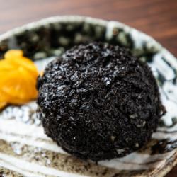 Rock seaweed rice ball (small) (salmon, mentaiko, plum, salmon roe)