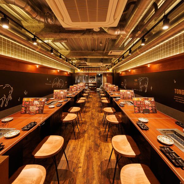 The warmth of wood creates a casual, private atmosphere. Perfect for a drinking party with friends, a casual yakiniku party, or a family get-together! Enjoy a wonderful time in a stylish space with a carefully designed interior!