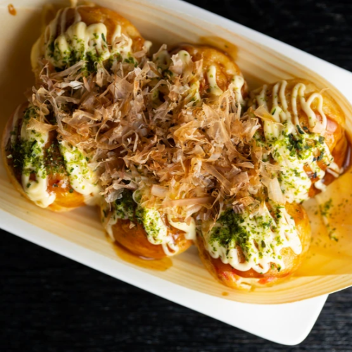 文字どおりひっぱりダコ！屋台村の『たこ焼き』は絶品！！