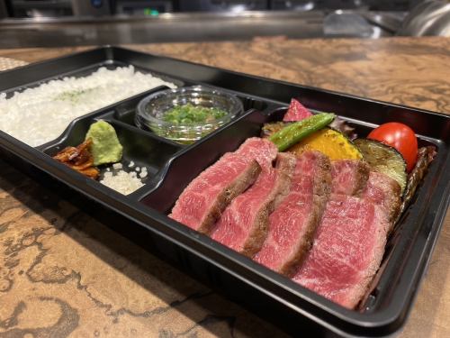 国産牛モモ肉のステーキ弁当　100g
