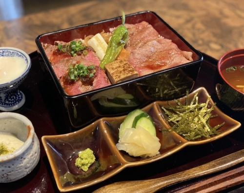 贅沢ステーキすき焼き合い盛り御膳