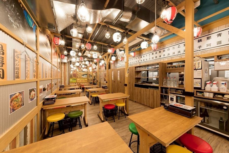 名古屋駅より徒歩７分。今話題の『24時間営業』海鮮居酒屋です☆コンセプトは『都会の海の家』。心地よい活気のある接客と新鮮な海の幸を堪能できます！宴会は貸切最大80名様までOK♪人数に応じてフロア貸切なども承ります。