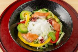 海鮮とアボカドあそびサラダ