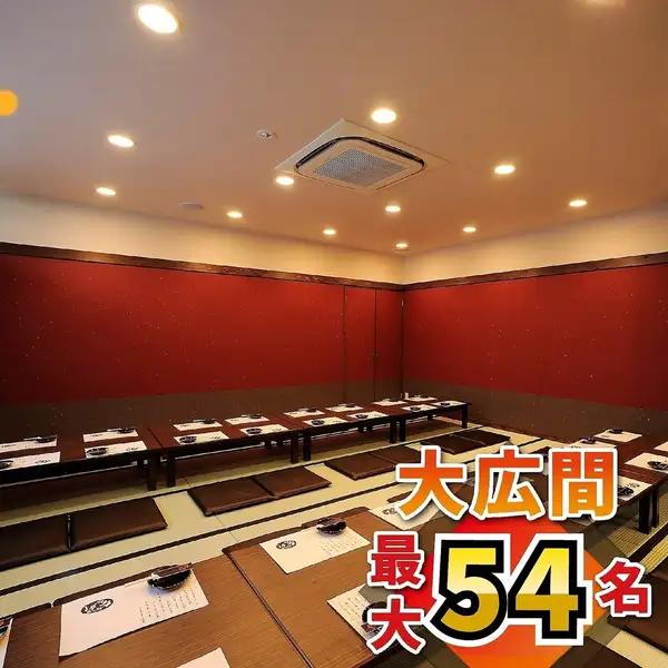 店内は木のぬくもりを感じるあったかい雰囲気。あったかい雰囲気で落ち着いて食事が楽しめる。