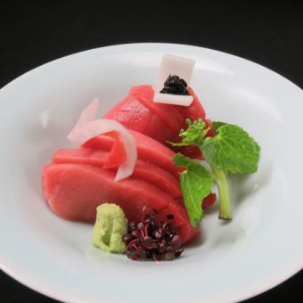 [Near sea] Tuna sashimi