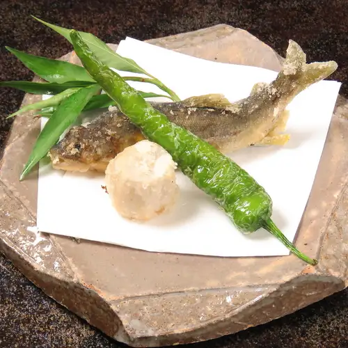 〈郡上〉天然 鮎の唐揚