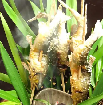 <Gujō> Grilled natural sweetfish with salt