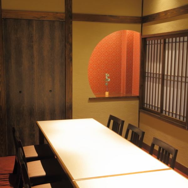 Good location, 30 seconds walk from the station.When you open the entrance, you will be enveloped in the gentle scent of wood.We have seats that can be used according to various scenes from the 1st to 3rd floors.The 1st floor has semi-private table seats, sunken kotatsu seats, and a counter.(Photo is an image)