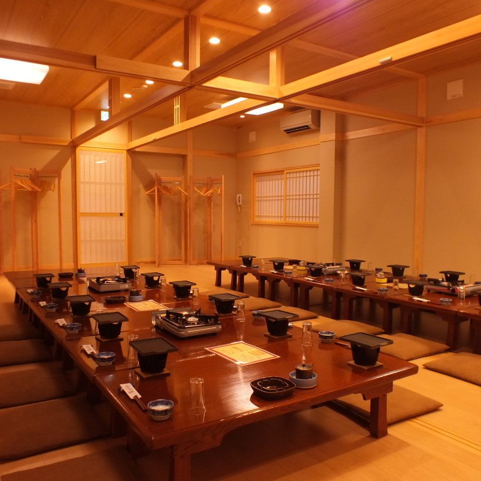 1st floor sunken kotatsu seats, 2nd floor table private room, 3rd floor tatami room banquet available