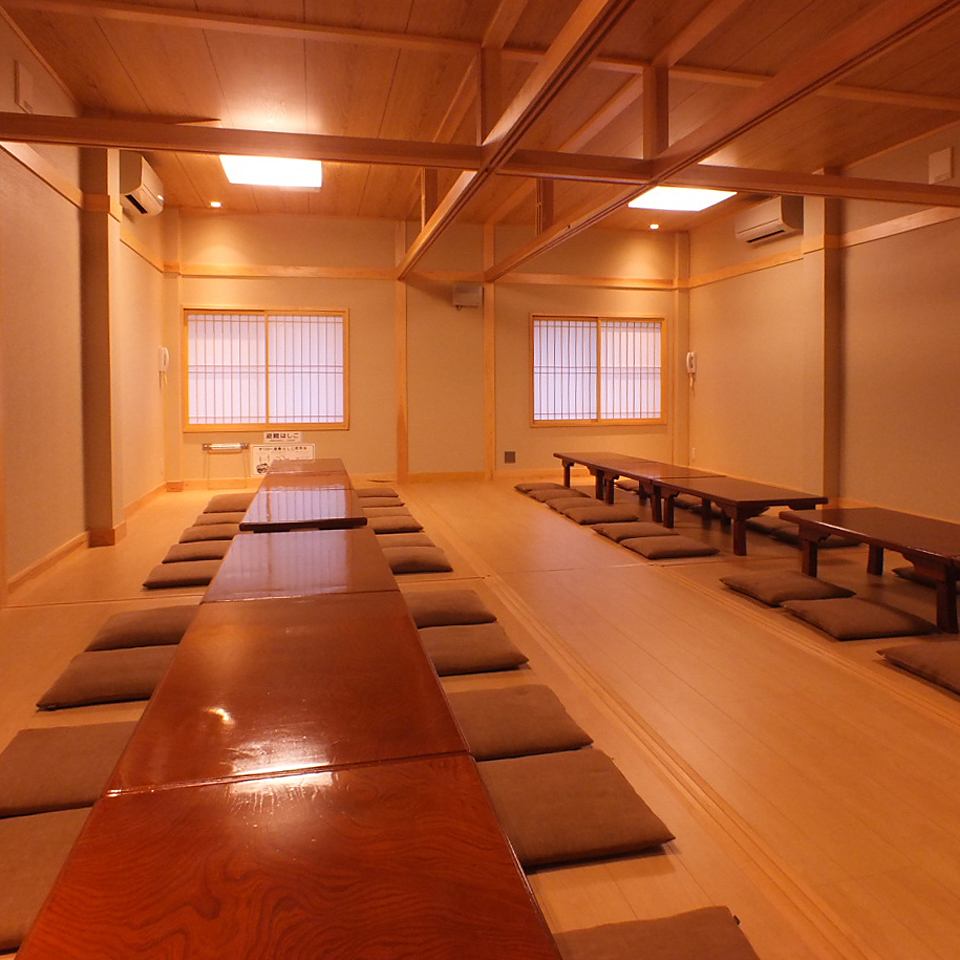Tatami room for up to 50 people (seating for every 12 people available) Recommended for various banquets