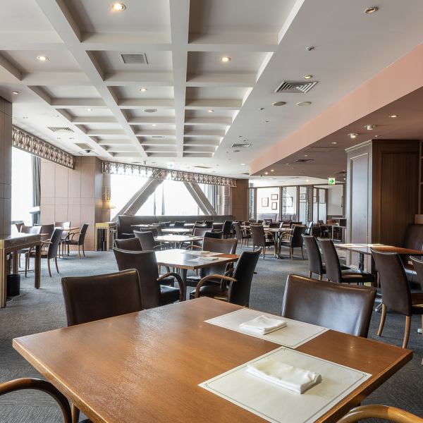 全フロア貸切は最大100名様。夜景を一望できる空間でゆったりとした大切なひと時を演出してくれます。また、お客様のご要望に合わせたご宴会・ご会食プランをご提案いたします。