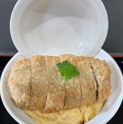 【◆初めての方にも♪】三河もち豚のロースかつ丼（上）税込み2200円