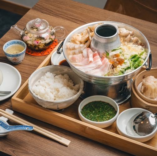 【1人鍋ランチ】台湾で大人気の薬膳鍋を堪能出来て人気の点心もついた寒い日に温まる1人鍋ランチ