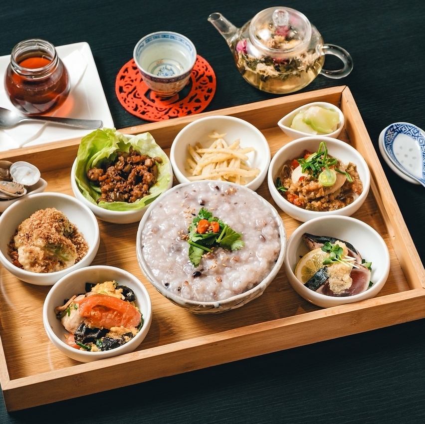 お鍋は年中楽しめて一品料理も多数用意！ご家族やご友人と台湾気分で楽しんでください
