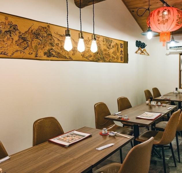 [2nd floor table seats] These seats are perfect for relaxing and enjoying yourself! Perfect for a wide range of occasions, such as girls' nights out or with friends! Please feel free to come by! We also offer private rooms for groups of 12 or more!