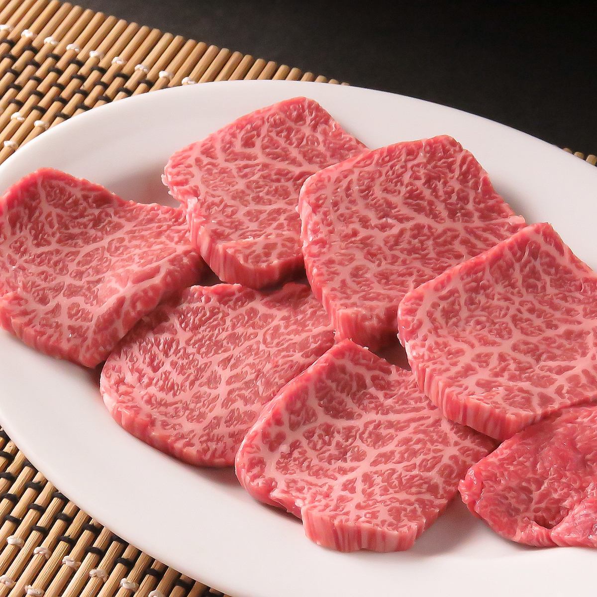 We offer meat carefully selected by the owner, mainly Wagyu beef, at reasonable prices☆