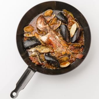 Seafood bouillabaisse, classic style