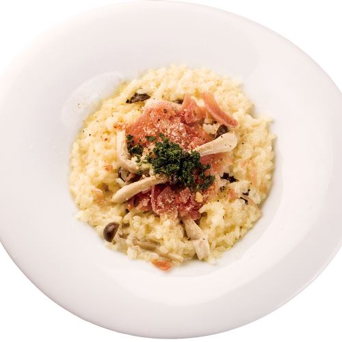 Creamy risotto with mushrooms and prosciutto