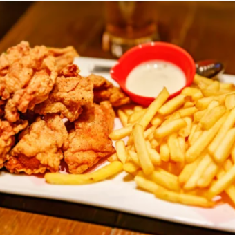 【唐揚げ、ポテトなど4品フード付き】120分飲み放題コース5,500⇒4,500円◎ダーツ＆カラオケ付き