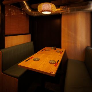 ▽当店では2名様からご利用可能な落ち着いた個室をご用意しております。周りを気にせず、重要なビジネスのお話にも集中できるプライベート空間です。ゆったりとした席で、心を込めたおもてなしを。の大切なご接待や会食に最適な個室をご案内します。