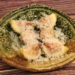 イチジク天ぷら パルメザンチーズ掛け
