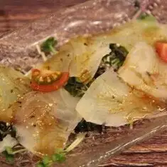 白身魚の生ハム　赤酢ソース ゆず七味かけ