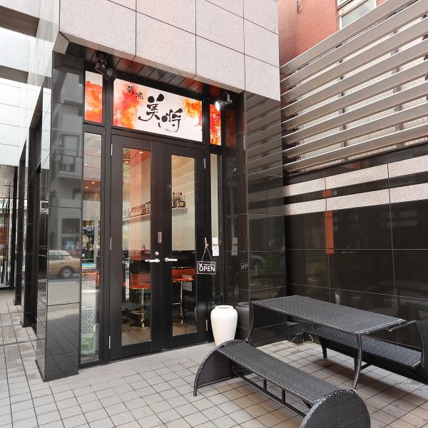 [Directly connected to APA Hotel!] About 7 minutes walk from Tsukiji Station! Within walking distance of tourist spots, it is suitable for any occasion. You can feel the seasonal breeze while dining on the terrace.