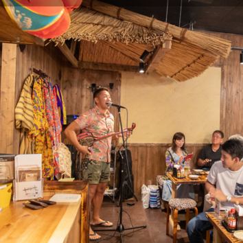 あぐー豚のしゃぶしゃぶと三線ライブが楽しめるお店です◎落ち着いた木目調の店内でごゆっくりおくつろぎ頂けます★ライブは19:50～毎日開催◎※写真はイメージです。系列店舗「美ら島」の写真えお使用してます。