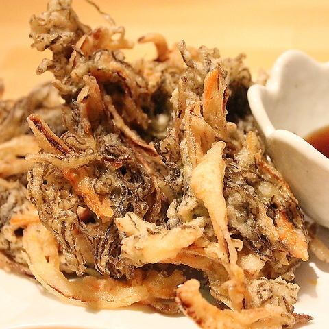 Fried mozuku seaweed