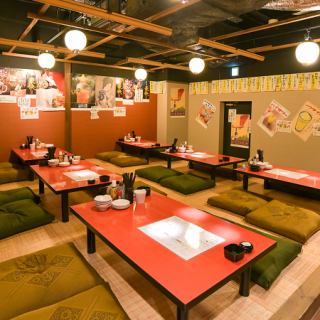 The spacious floor has seats for 2 or 4 people, making it the perfect place to have a quick drink with friends or colleagues.