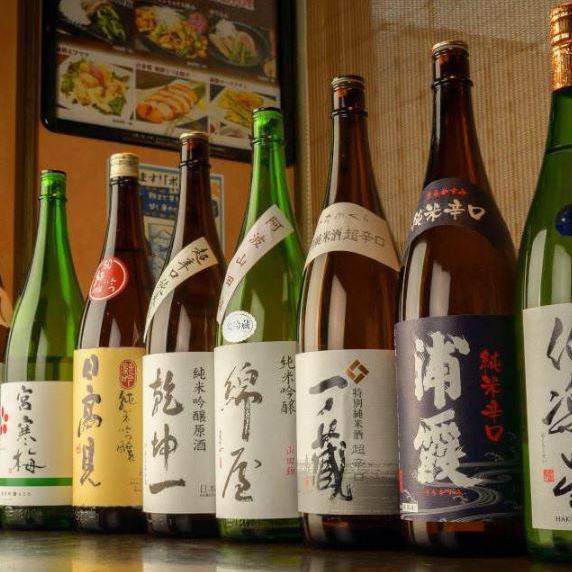 与美味的配菜相得益彰的日本酒也很丰富！向店员推荐吧！