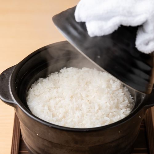 Branded rice and earthenware pot rice.Ariake nori to be rolled just before