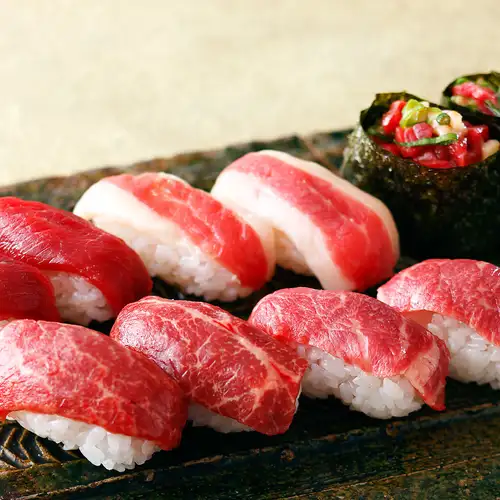 銘柄鶏「阿波尾鶏」の肉寿司を食べ放題で楽しめるコースは最大3時間飲み放題付3980円!