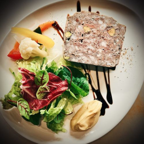 仲間と食事を楽しめる空間