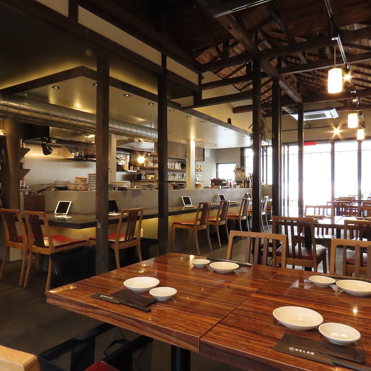 请您在我们轻松舒适的店铺里度过一段愉快的时光。