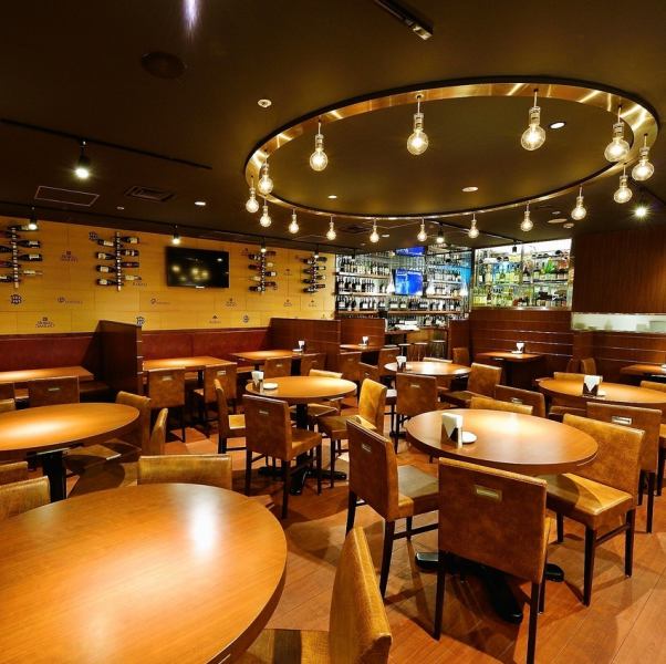We can accommodate small to large dinner parties.Directly connected to Tokyo Station, Gransta Yaesu is a great place to stop by on your way home from work. It's also a great location for a quick drink. Our prided dry-cured ham goes perfectly with craft beer. .