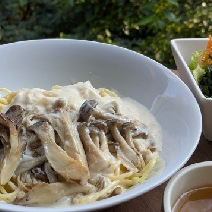 きのこたっぷりクリームパスタ