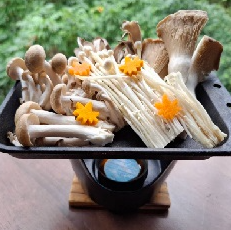 Grilled mushrooms with salt and butter