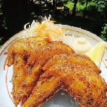 Golden grilled chicken wings