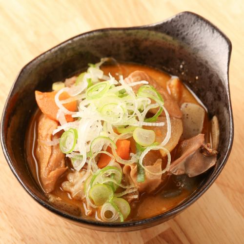 【◆やみつき注意◆】豚の色々なモツがたっぷり♪味噌ベースでじっくり煮込んだ自慢のもつ煮込み！