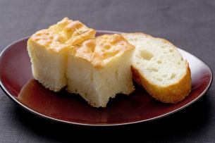 Focaccia and baguette (2 pieces each)